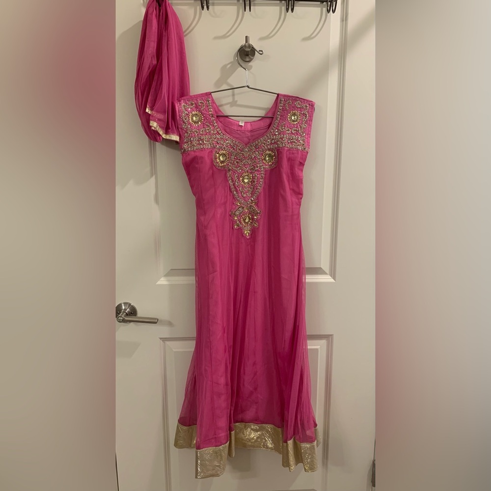 Indian Pakistani Punjabi suit with kadai work all around neck- see measurements